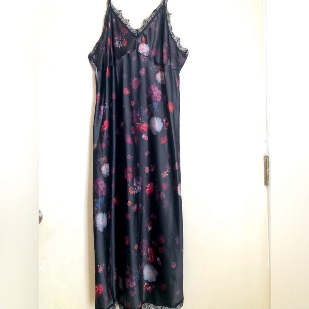 Chelsea28 Floral Black dress